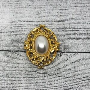 Vintage Bluette shoe clip single faux pearl gold tone Victorian-Baroque style.